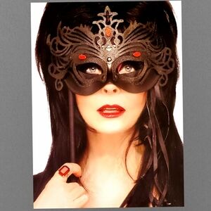 Elvira Photo Mistress Of The Dark Carnival Mask